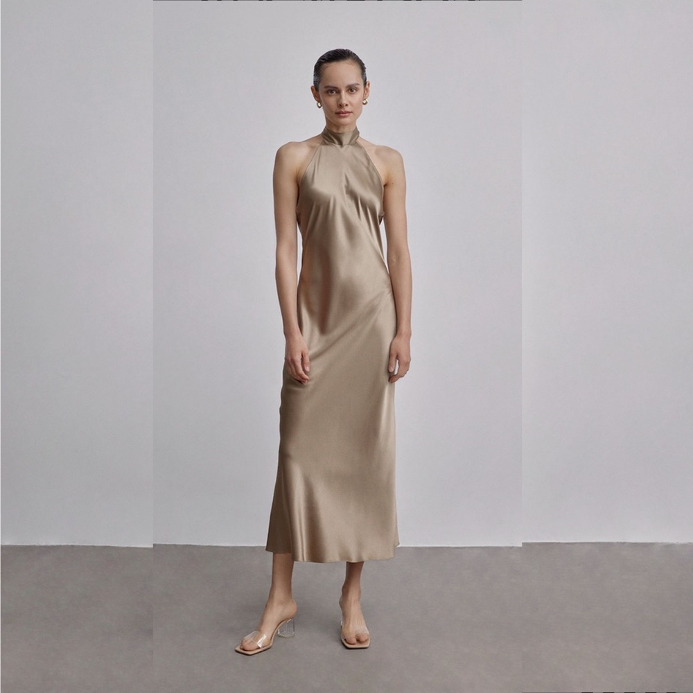 🤩SOLD✨Silk Maison French Bow Halterneck Silk Maxi Dress in Champagne 🥂🍾😍